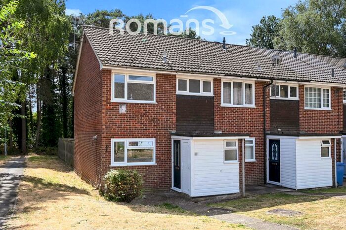 3 Bedroom End Of Terrace House To Rent In Holland Pines, RG12