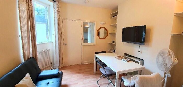 2 Bedroom Flat To Rent In Wicklow Street, Kings Cross, WC1X