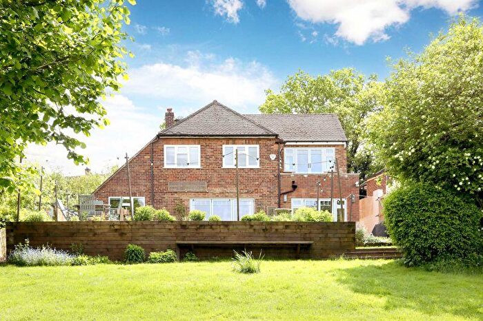 4 Bedroom Detached House For Sale In Holtspur Top Lane, Beaconsfield, HP9