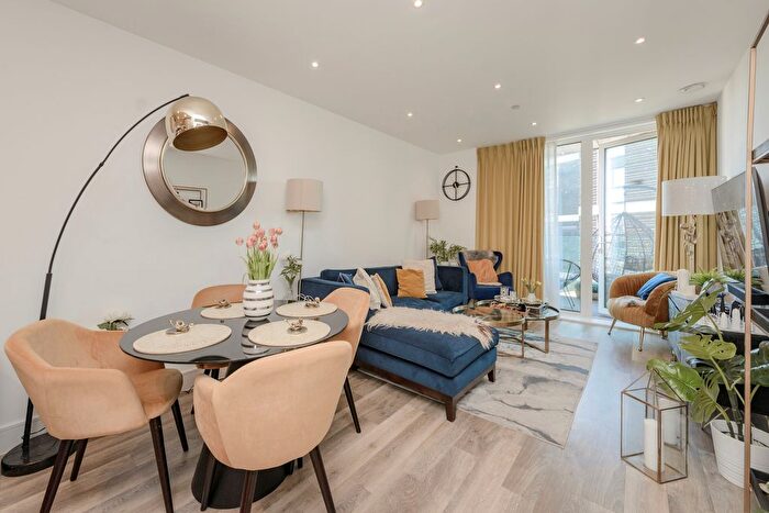 1 Bedroom Flat For Sale In Bridges Court Road, SW11