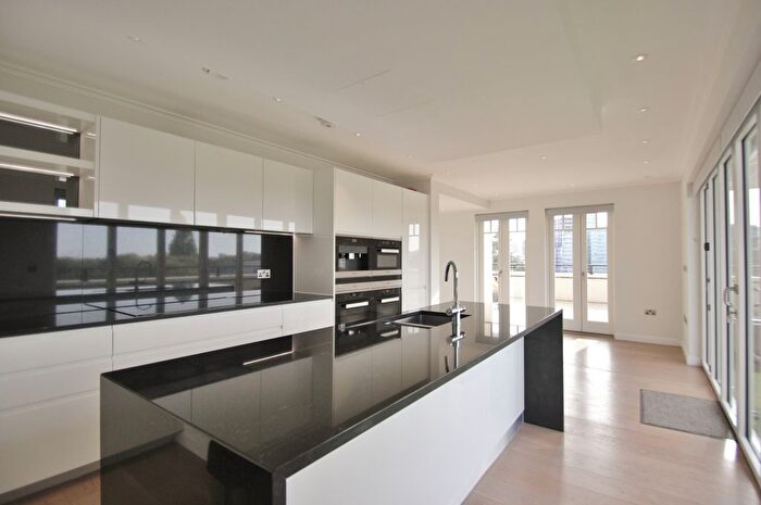3 Bedroom Flat To Rent In Higham House West, Carnwath Road, Fulham, SW6