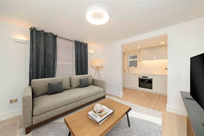 2 Bedroom Flat To Rent In Willow Vale, London, W12