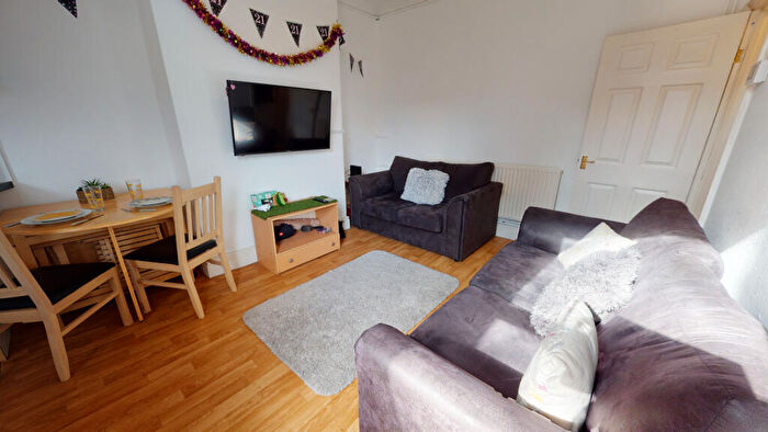 3 Bedroom Terraced House To Rent In Peel Street | Student House | /, LN5