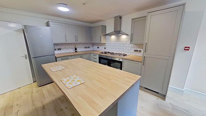 8 Bedroom Detached House To Rent In Estcourt Avenue, Headingley, Leeds, LS6