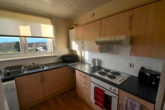 3 Bedroom Flat To Rent In Kings Road, Rosyth, Dunfermline, KY11