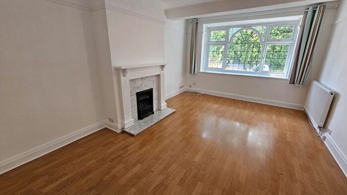 2 Bedroom Flat To Rent In Uxbridge Road, Hatch End, HA5
