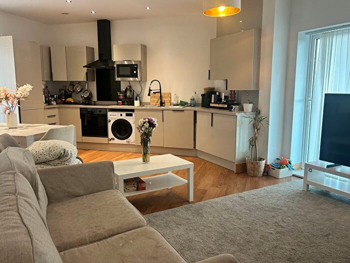 2 Bedroom Flat To Rent In High Street, Gravesend, DA11
