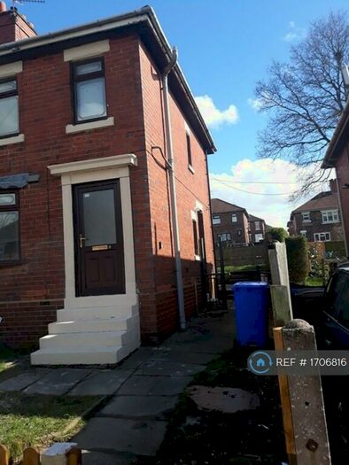 3 Bedroom Semi-Detached House To Rent In Dale Avenue, Stoke-On-Trent, ST6