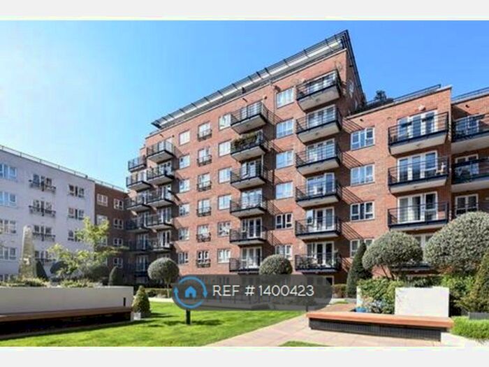 2 Bedroom Flat To Rent In Royal Quarter, Kingston Upon Thames, KT2