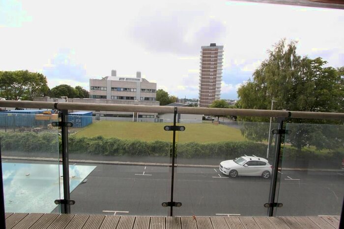 2 Bedroom Flat To Rent In Azure West, The Hoe, Plymouth, Devon, PL1