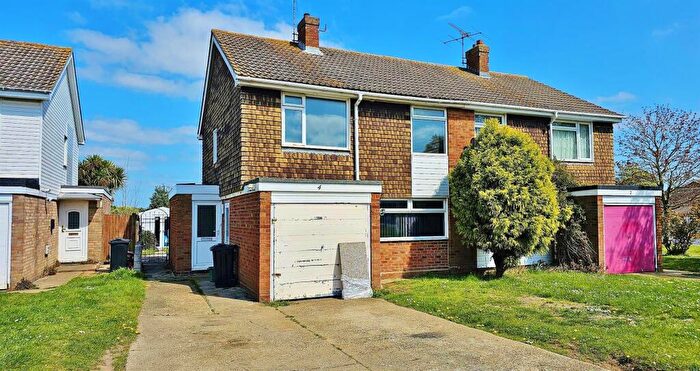 3 Bedroom Semi-Detached House For Sale In Norwood Way, Walton On The Naze, CO14