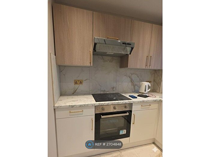 1 Bedroom Flat To Rent In Marchside Close, Hounslow, TW5