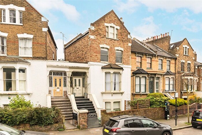 2 Bedroom Flat For Sale In St. Mark's Rise, London, E8