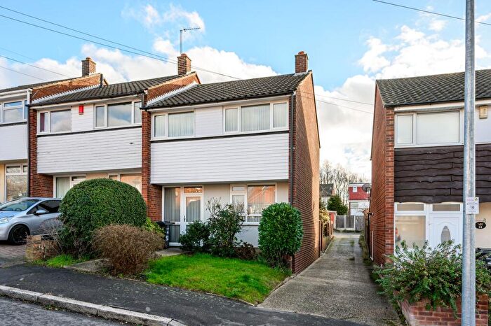 3 Bedroom Semi-Detached House For Sale In Vicarage Road, Woodford Green, IG8