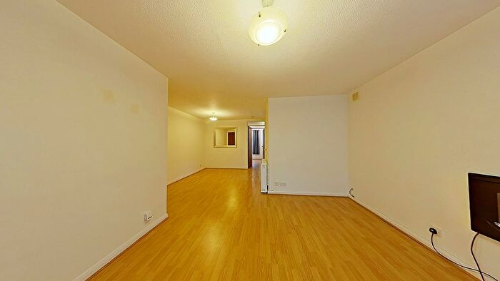 1 Bedroom Flat To Rent In Kingfisher Lure Water Lane, Kings Langley, Hertfordshire, WD4