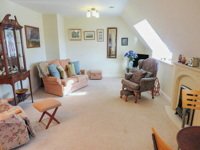 2 Bedroom Flat For Sale In The Parks, Minehead, TA24