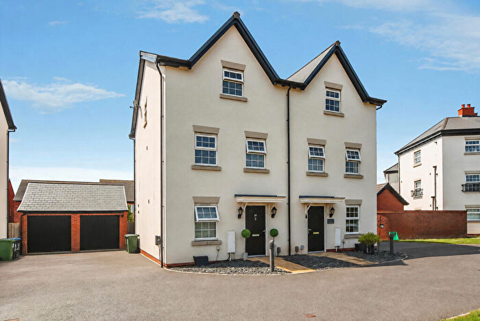 3 Bedroom Semi-Detached House For Sale In Newton End, Warwick, CV34