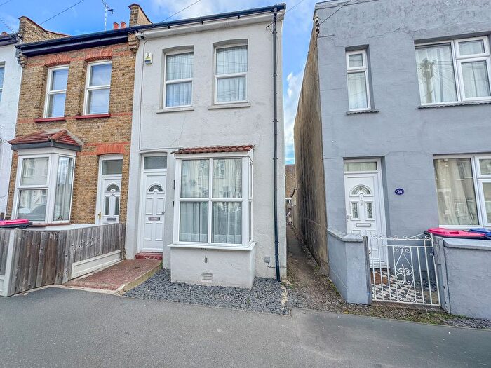 2 Bedroom End Terrace House For Sale In Brighton Avenue, Southend On Sea, SS1