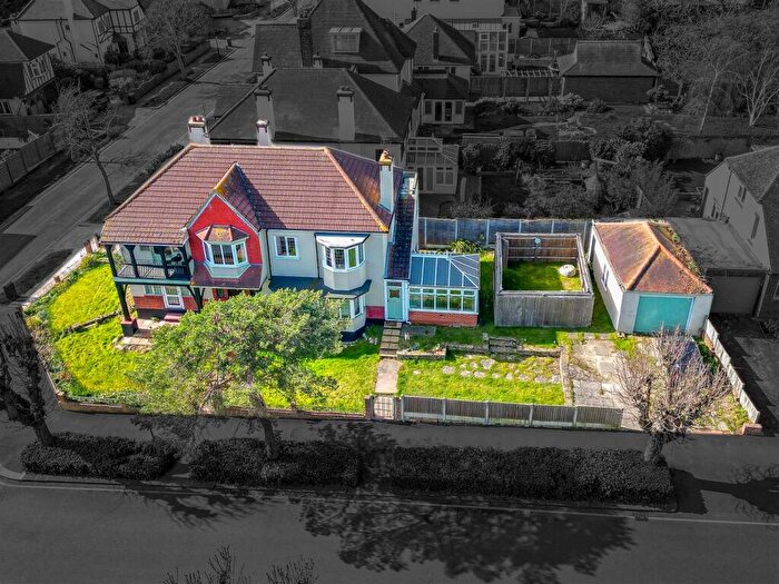 4 Bedroom Detached House For Sale In The Drive, Chalkwell, SS0