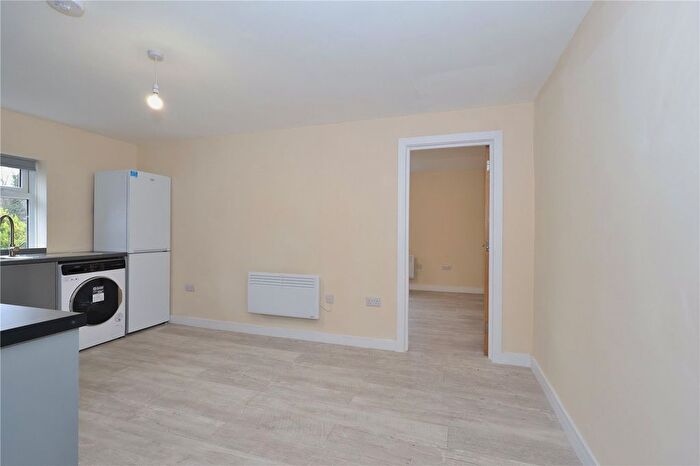 1 Bedroom Flat To Rent In Walton Road, Woking, Surrey, GU21
