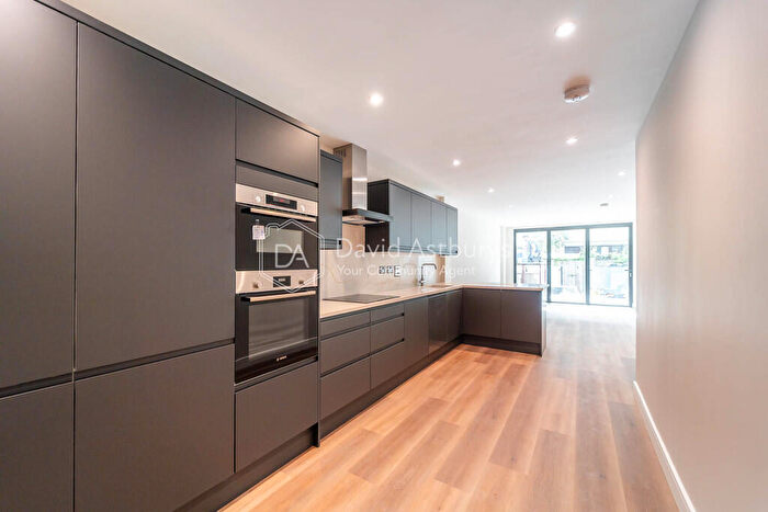 3 Bedroom Flat To Rent In Rochester Mews, Camden Town, NW1