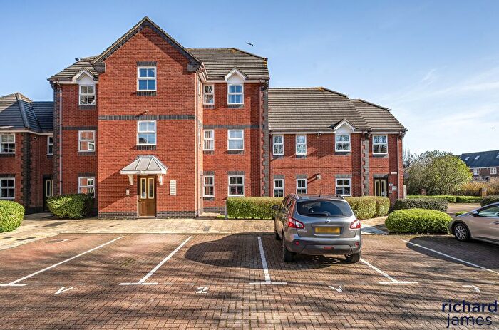 2 Bedroom Flat For Sale In Peatmoor, Swindon, SN5