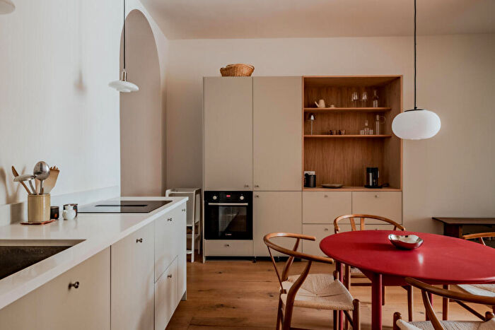 2 Bedroom Apartment For Sale In Royal York Crescent, Bristol, BS8
