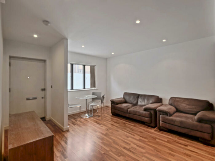 1 Bedroom Apartment To Rent In Clayton Crescent, Islington, N1
