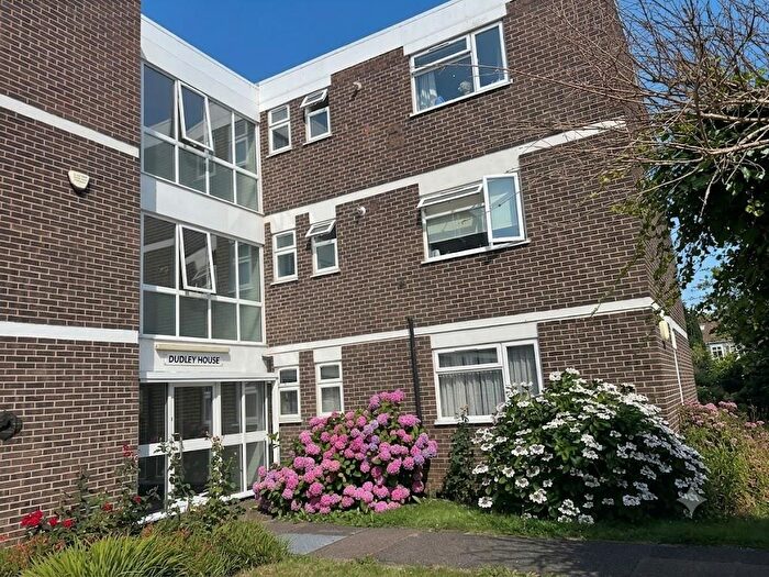 2 Bedroom Flat For Sale In Stratton Close, Edgware, HA8