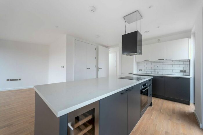 3 Bedroom Flat To Rent In The Vale, Acton, London, W3