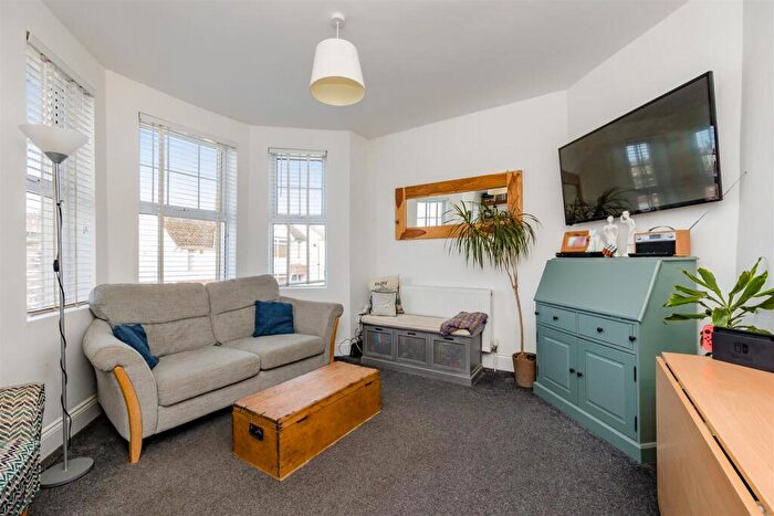 2 Bedroom Apartment For Sale In Hollingdean Terrace, Brighton, BN1