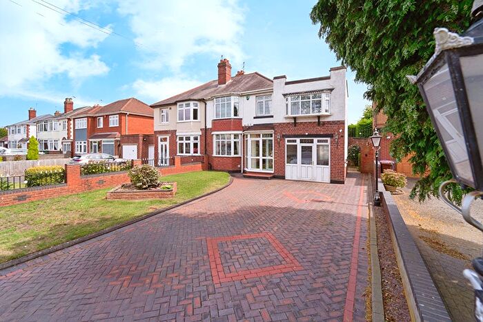 4 Bedroom Semi Detached House For Sale In Broad Lane South, Wolverhampton, WV11