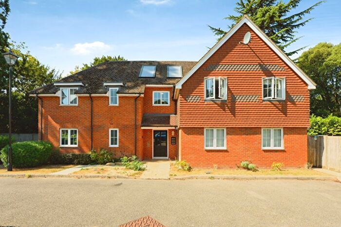2 Bedroom Property For Sale In Kingfisher Close, Leatherhead, Surrey, KT22