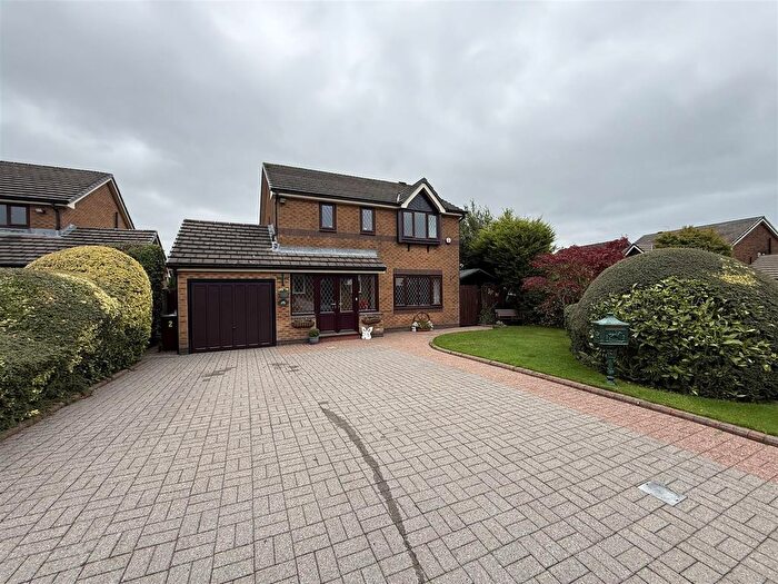 4 Bedroom Detached House For Sale In Meadowcroft, Mottram, Hyde, SK14