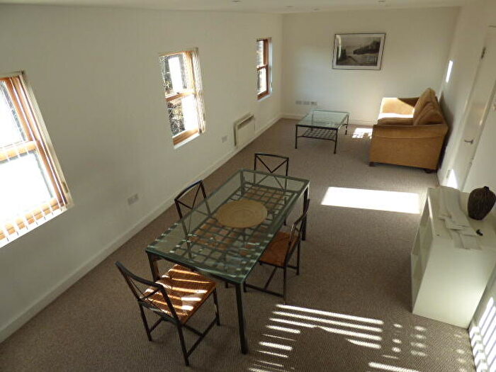 2 Bedroom Apartment To Rent In Chatham Street, L7