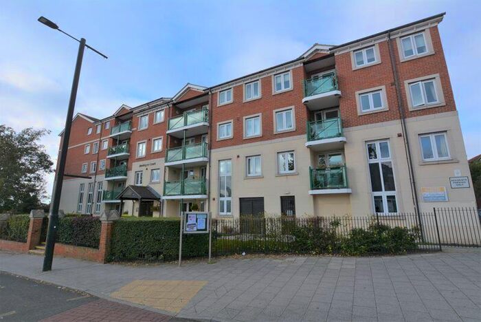 1 Bedroom Retirement Property To Rent In Hamlet Court Road, Westcliff-On-Sea, SS0