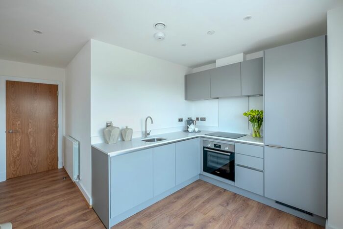 2 Bedroom Flat To Rent In Mast Quay, London, SE18