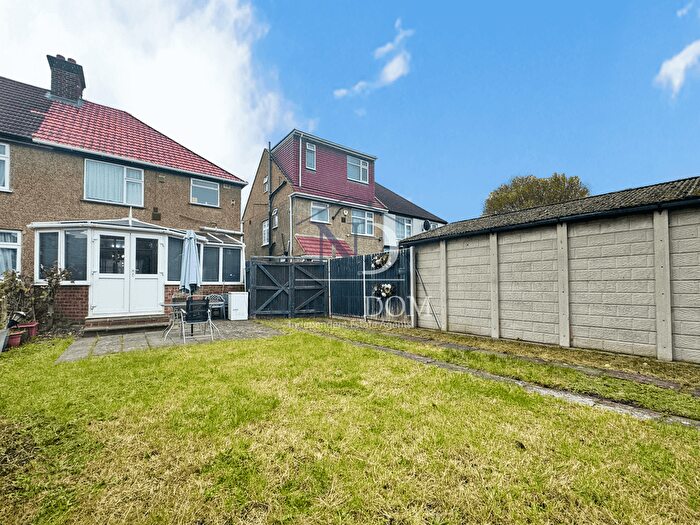 3 Bedroom Semi Detached House For Sale In Wellington Road South, Hounslow, TW4