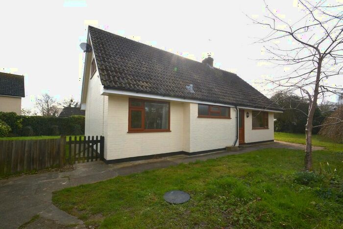 3 Bedroom Chalet To Rent In Sycamore Close, Loddon, NR14