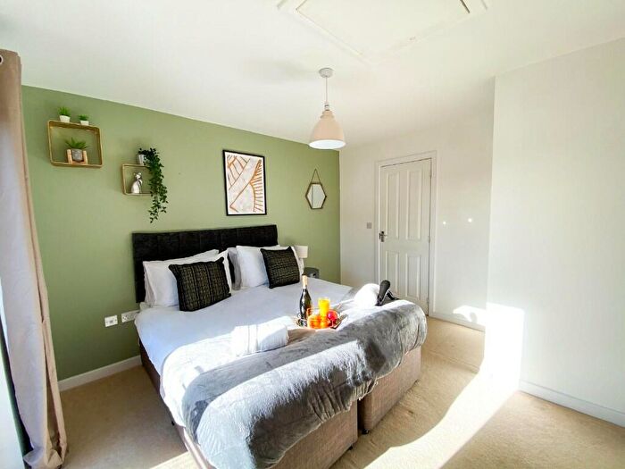 3 Bedroom House To Rent In Tanfield Lane, Milton Keynes, Buckinghamshire, MK10