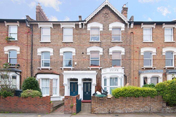 2 Bedroom Flat To Rent In Oxford Road, London, N4