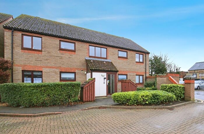 1 Bedroom Flat For Sale In Robingoodfellows Lane, March, PE15