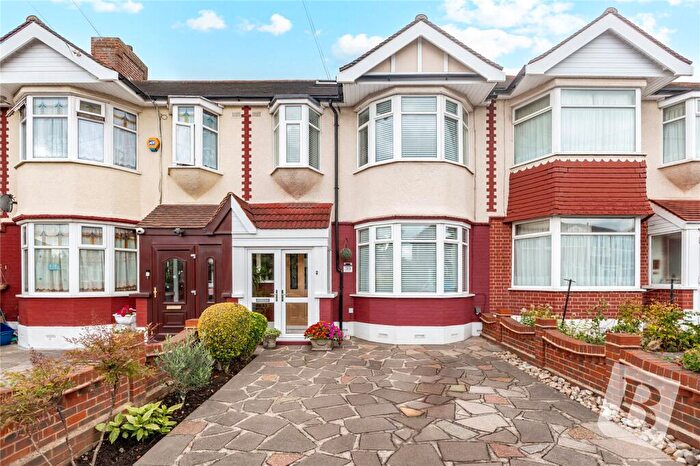 3 Bedroom Terraced House For Sale In Hathaway Gardens, Romford, RM6