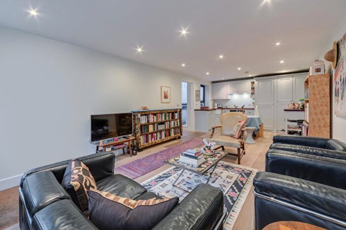 2 Bedroom Flat For Sale In Whittlebury Mews East, Chalk Farm, NW1