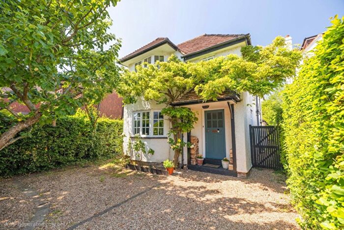 3 Bedroom Detached House For Sale In Woodside Avenue, Beaconsfield, HP9