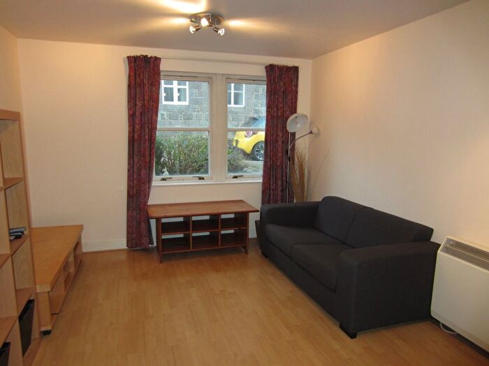 2 Bedroom Flat To Rent In Crown Street, Aberdeen, AB11