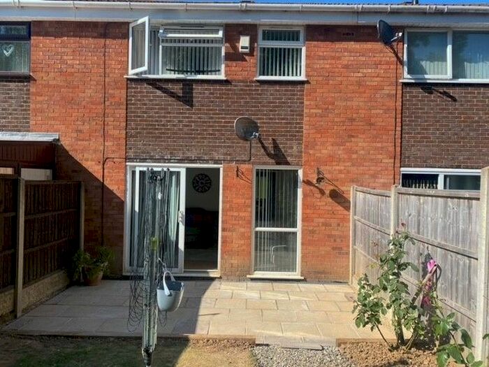 3 Bedroom Terraced House To Rent In St. Johns Road, Yeovil, BA21