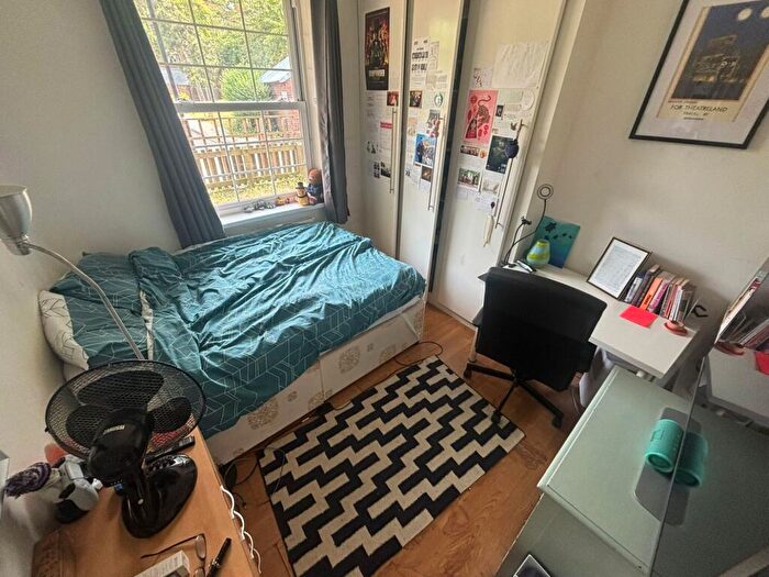 2 Bedroom Flat To Rent In Sutherland Walk, SE17