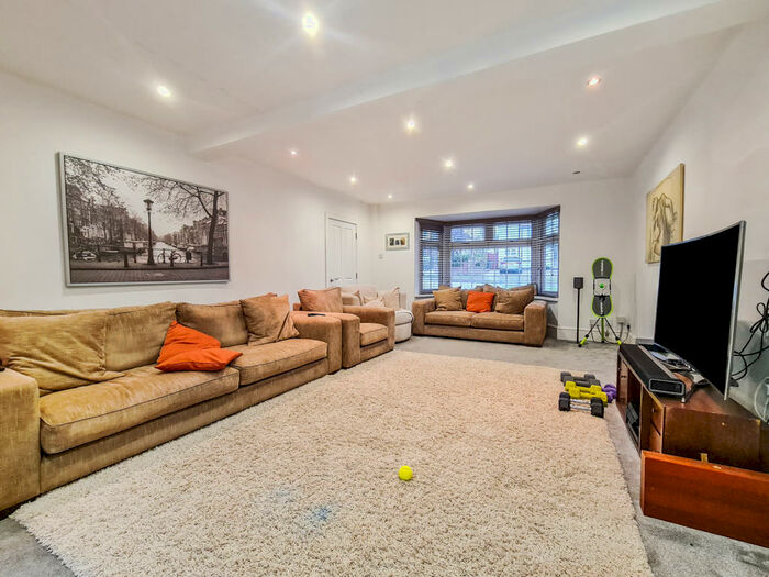 3 Bedroom Semi-Detached House To Rent In Loughton Way, IG9