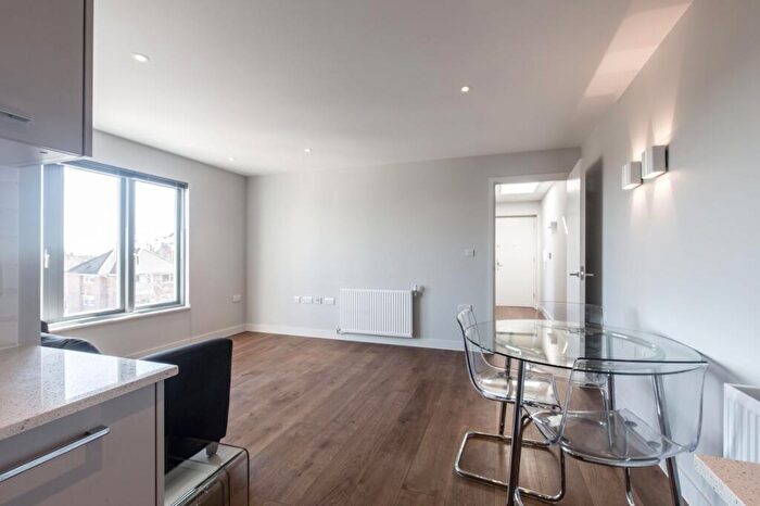 1 Bedroom Flat To Rent In Flat Ellington Court, N14